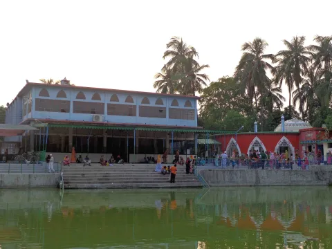 হযরত শাহ মখদুম রূপোশ (রহ.)-এর মাজার