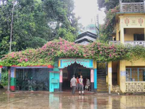 হযরত বায়েজিদ বোস্তামী (রহ.)-এর মাজার